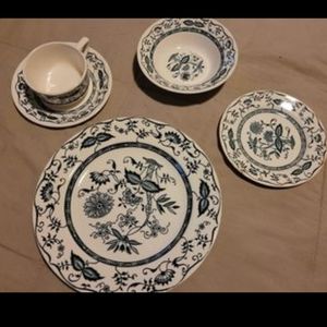 Vintage Royal China USA Cavalier Ironstone Blue Onion Design 5 Pc Place Setting